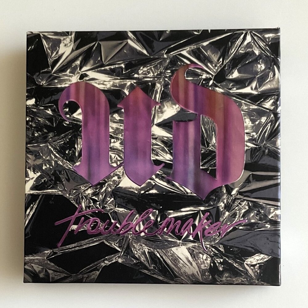 URBAN DECAY LIMITED EDITION TROUBLEMAKER EYESHAWDOW PALETTE